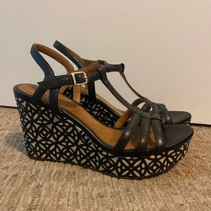 Platform wedge black sandals
